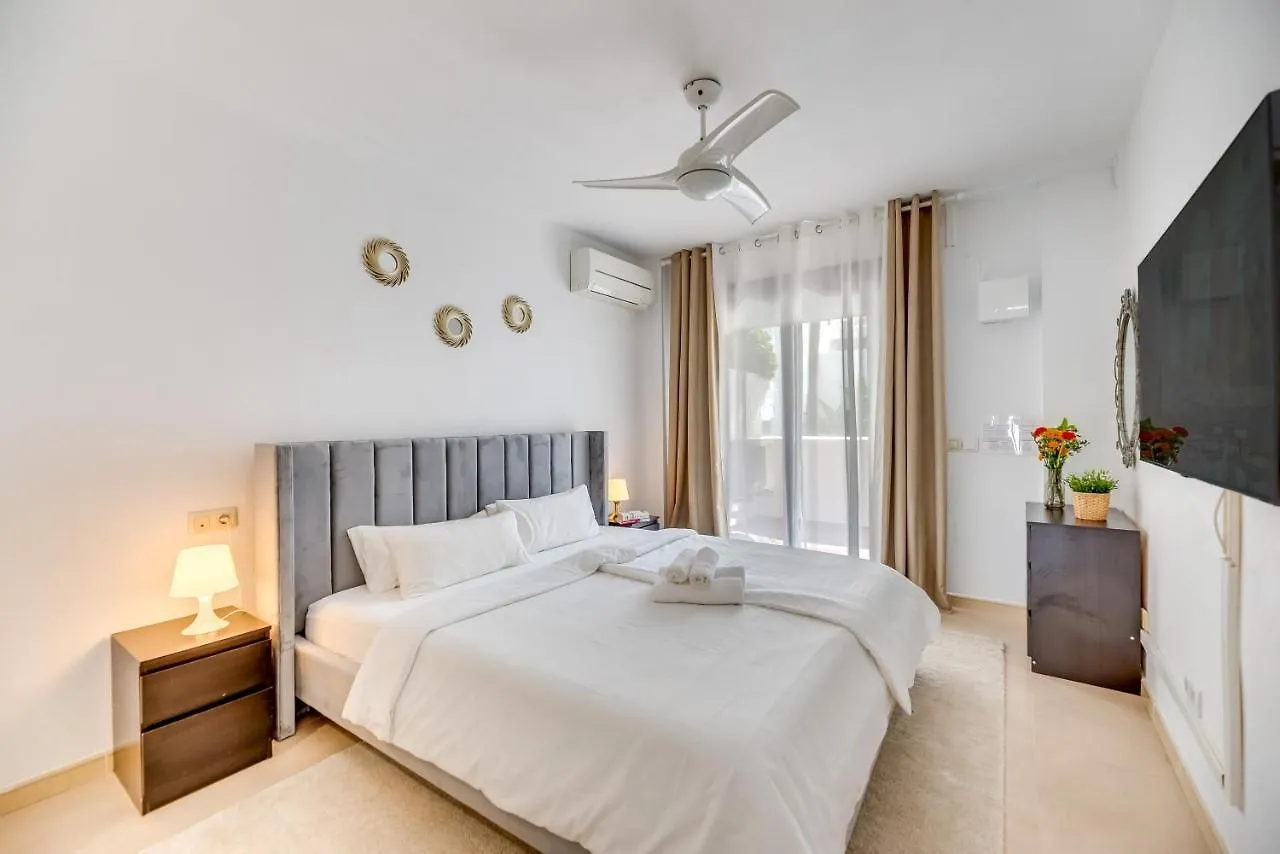 Tranquil 2 Bdrm Peaceful Apt W/ 2 Pools Марбелья 0*,  Испания